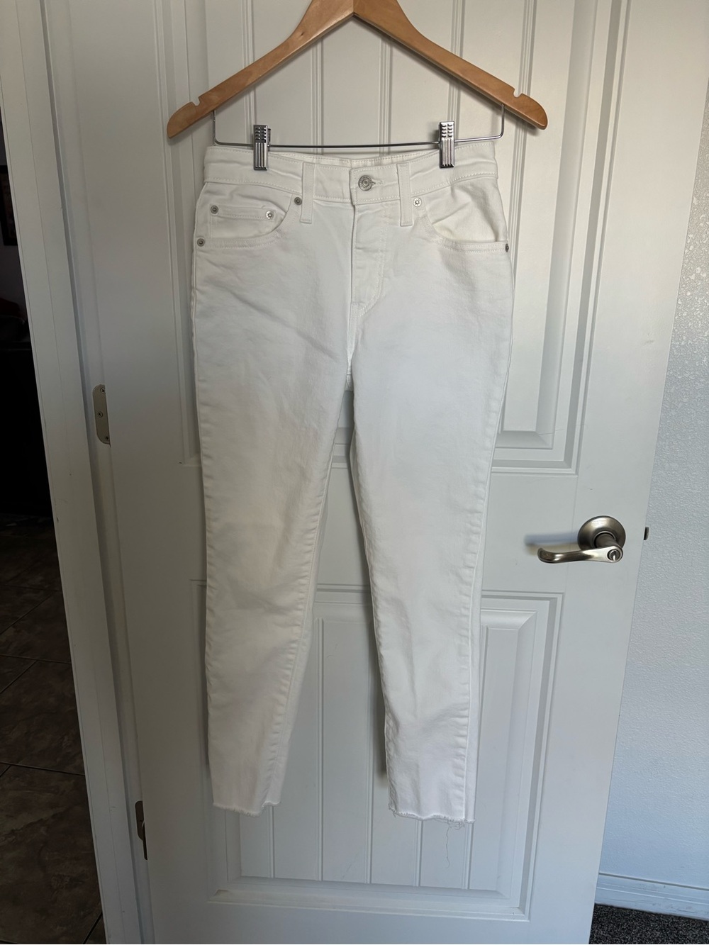 Levi's White Ankle Crop Slim Jeans